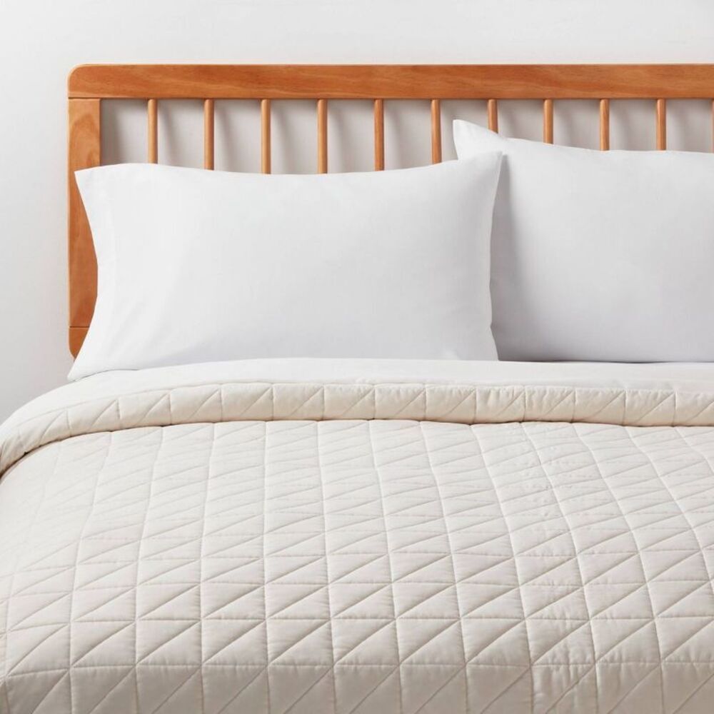 Room Essentials - Full/Queen Microfiber Quilt Ivory - Room Essential Ivory